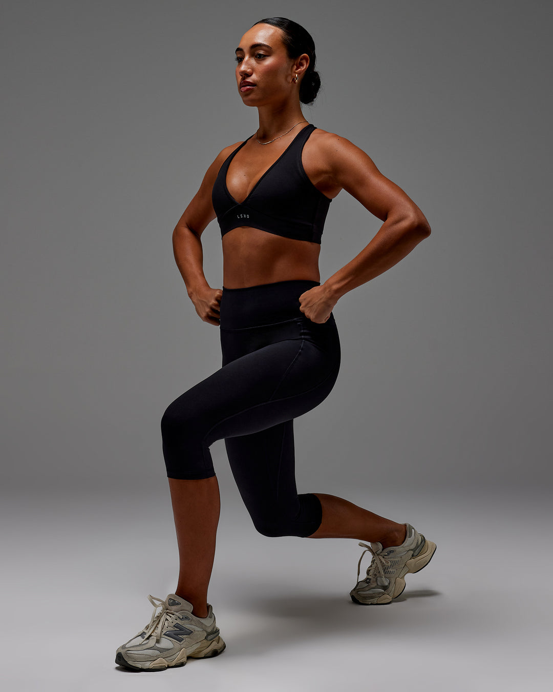 Woman wearing Fusion Ultra High-Rise 3/4 Legging Pockets - Black | Model:Demi | Size:S