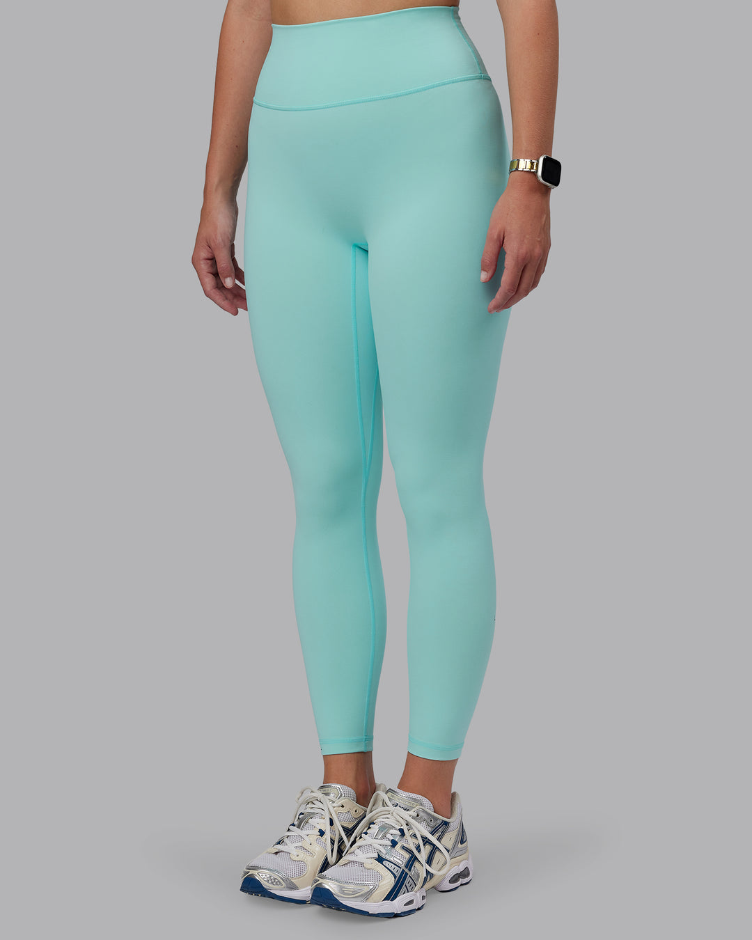 Woman wearing Fusion Ultra High-Rise 7/8 Legging - Island Paradise | Model:Lillie | Size:S