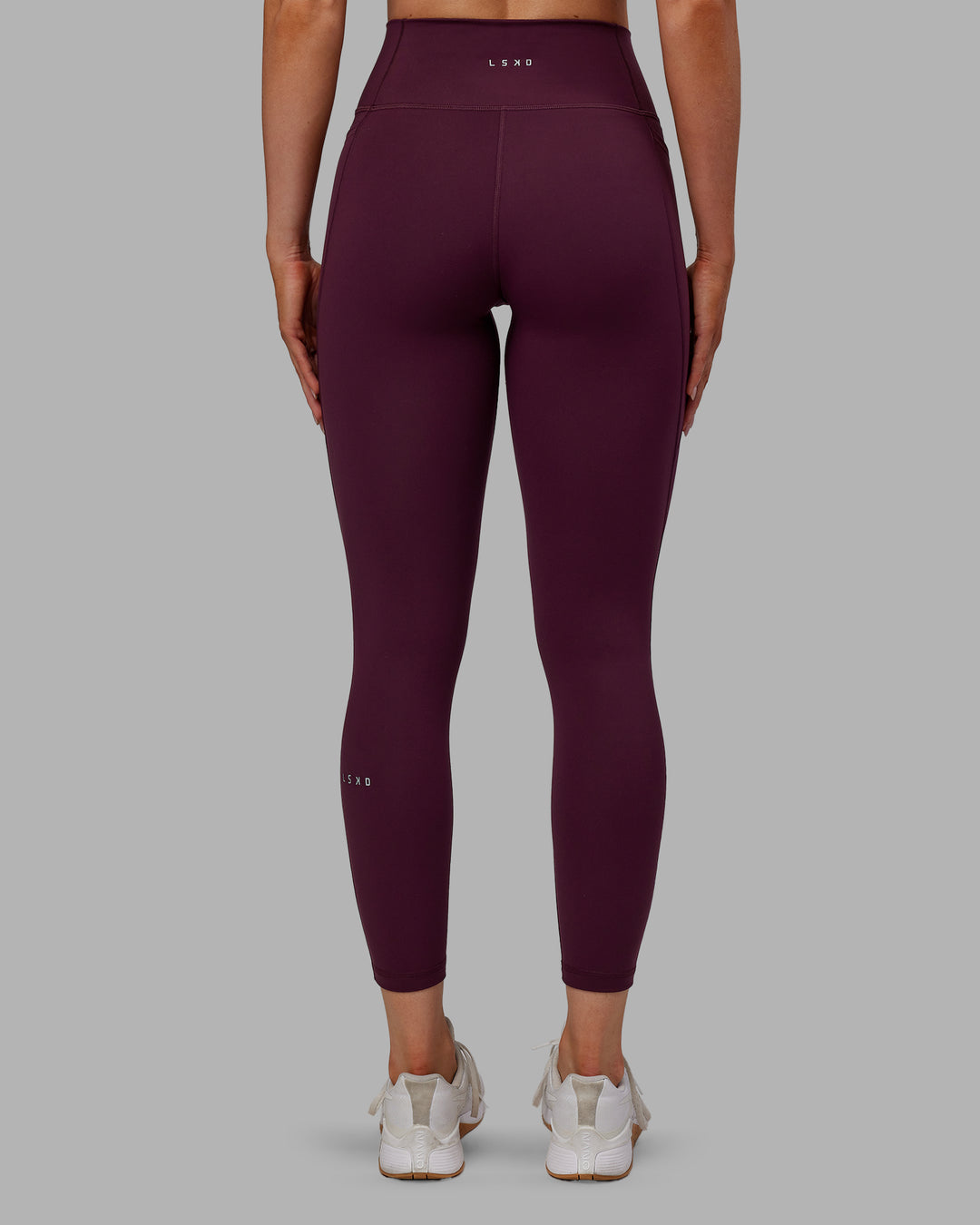 Woman wearing Fusion Ultra High-Rise 7/8 Legging Pockets - Cherry Lacquer | Model:Paris | Size:S