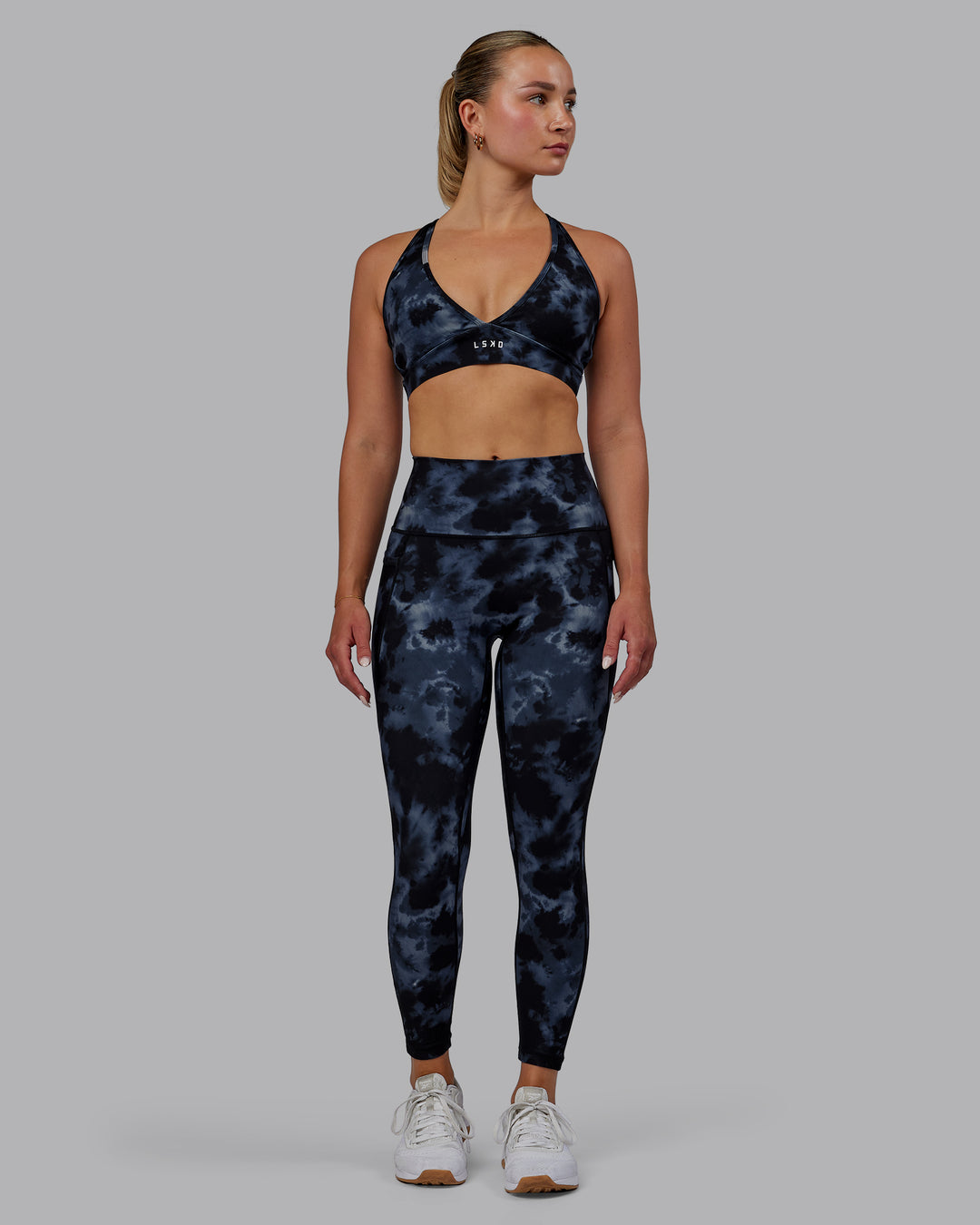 Woman wearing Fusion Ultra High-Rise 7/8 Legging Pockets - Tie Dye-Midnight | Model:Halle | Size:S