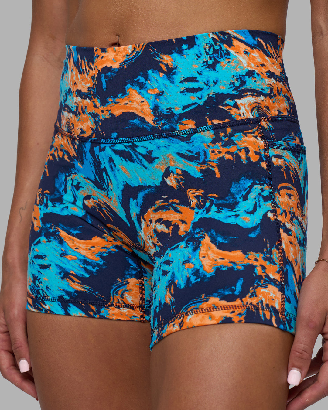 Woman wearing Fusion High-Rise 6" Short Pockets - React Print | Model:Katie | Size:S