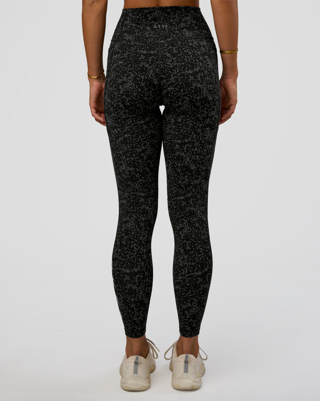 Woman wearing Fusion Icon Ultra High-Rise Full Length Legging Pockets - Energy Print Black-Reflective | Model:Amity | Size:S