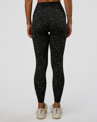 Woman wearing Fusion Icon Ultra High-Rise Full Length Legging Pockets - Energy Print Black-Reflective | Model:Amity | Size:S