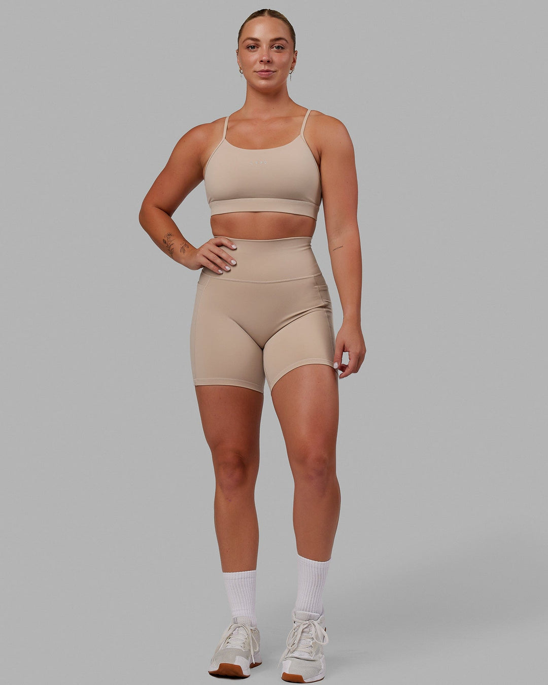 Woman wearing Fusion Mid Short Tights - Desert