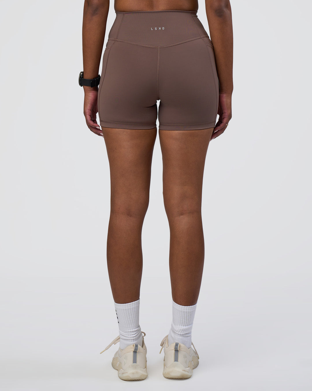Woman wearing Fusion Ultra High-Rise 4&quot; Short Pockets - Peppercorn | Model:Rica | Size:S