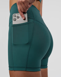 Woman wearing Fusion Ultra High-Rise 4" Short Pockets - Transformative Teal | Set:true | Angle:closeup | Model:Myrte | Size:S