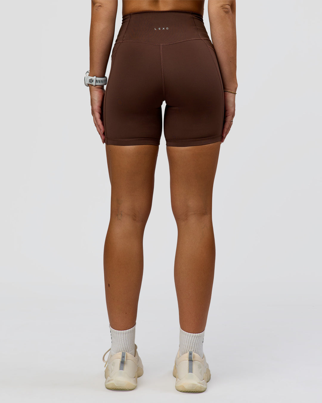 Woman wearing Fusion Ultra High-Rise 6" Short Pockets - Hot Chocolate | Model:Summer | Size:S