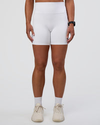 Woman wearing Fusion Ultra High-Rise 6" Short Pockets - White | Set:true | Angle:front | Model:Sav | Size:S