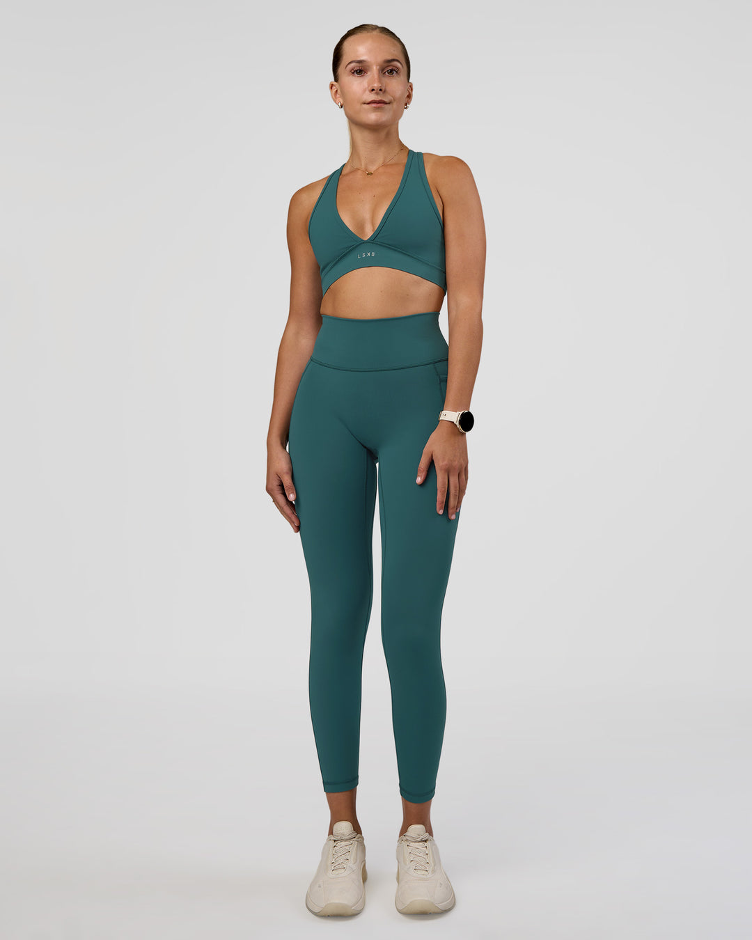 Woman wearing Fusion Ultra High-Rise 7/8 Legging Pockets - Transformative Teal | Model:Myrte | Size:S