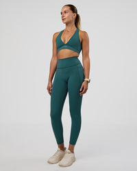 Woman wearing Fusion Ultra High-Rise 7/8 Legging Pockets - Transformative Teal | Model:Myrte | Size:S