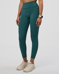 Woman wearing Fusion Ultra High-Rise 7/8 Legging Pockets - Transformative Teal | Model:Myrte | Size:S
