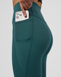 Woman wearing Fusion Ultra High-Rise 7/8 Legging Pockets - Transformative Teal | Model:Myrte | Size:S