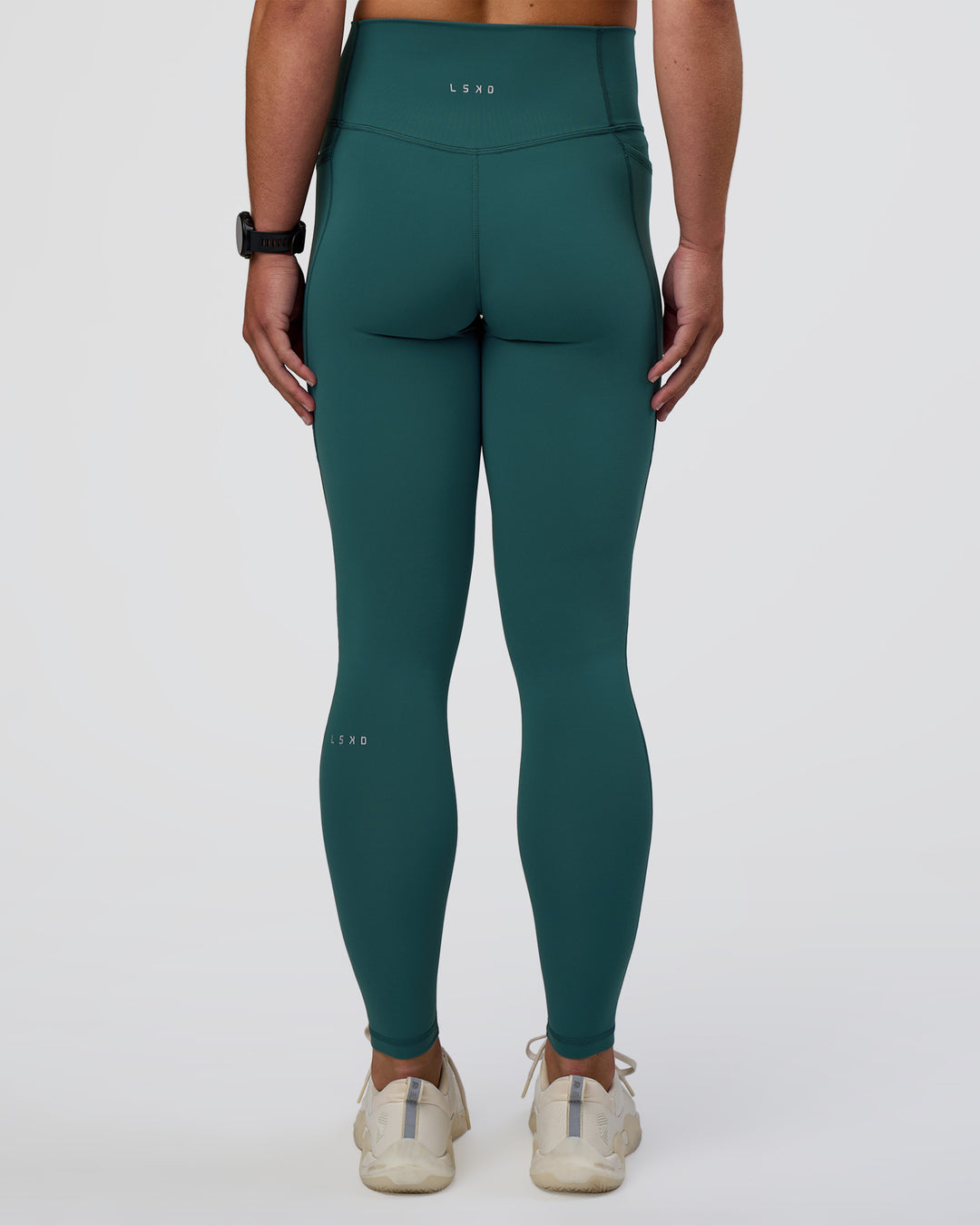 Woman wearing Fusion Ultra High-Rise Full Length Legging Pockets - Transformative Teal | Model:Sav | Size:S