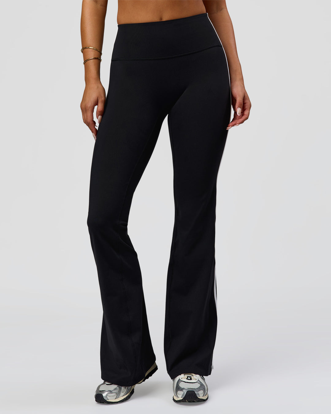 Woman wearing Fusion V-Contour Bind High-Rise Flared Legging - Black-white | Model:Bianca | Size:S