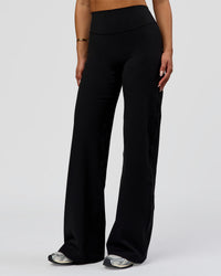 Woman wearing Fusion V-Contour High-Rise Pant - Black | Model:Bianca | Size:S