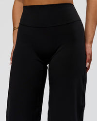 Woman wearing Fusion V-Contour High-Rise Pant - Black | Model:Bianca | Size:S