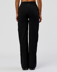 Woman wearing Fusion V-Contour High-Rise Pant - Black | Model:Bianca | Size:S