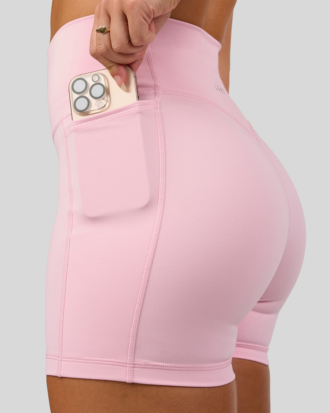 Woman wearing Fusion V-Contour Ultra High-Rise 4” Short Pockets - Marshmallow | Model:Summer | Size:S