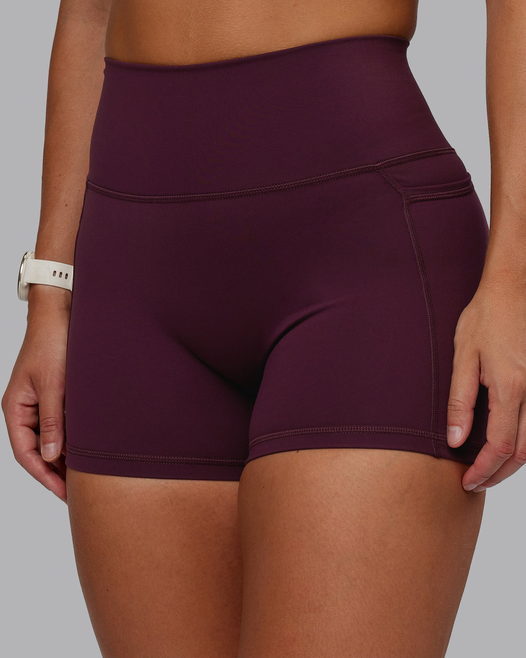 Woman wearing Fusion Ultra High-Rise 4&quot; Short Pockets - Cherry Lacquer | Model:Lyss | Size:S