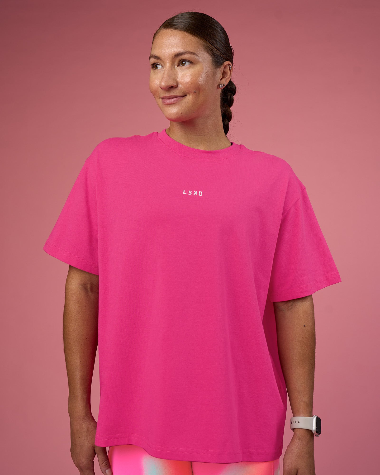 Woman wearing Go-To FLXCotton Oversized Tee - Ultra Pink-White | Model:Hannah | Size:S