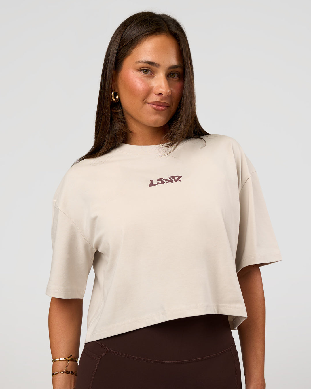 Woman wearing Go-To Heavyweight Street Tee - Clay-Cocoa Powder | Model:Bianca | Size:S