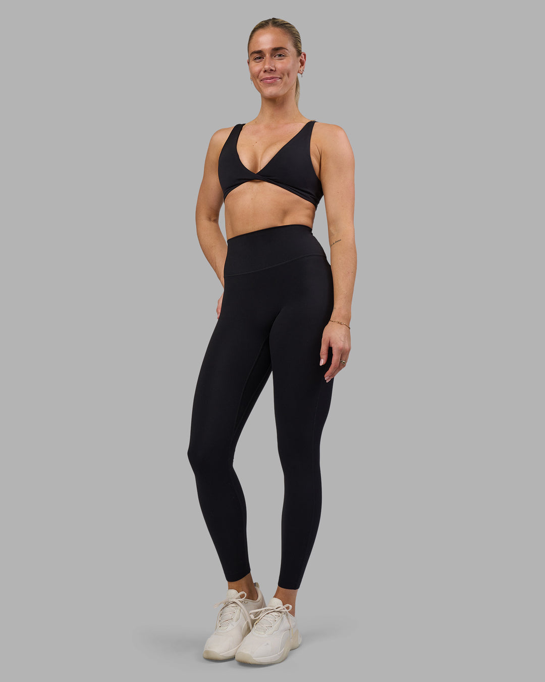 Woman wearing Impulse Reversible Sports Bra - Black | Model:Hannah | Size:S