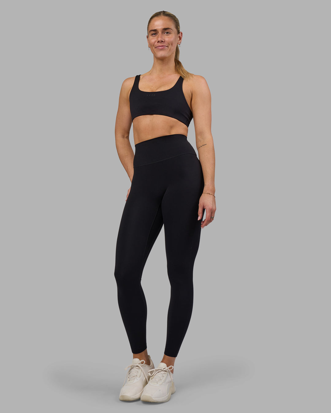 Woman wearing Impulse Reversible Sports Bra - Black | Model:Hannah | Size:S