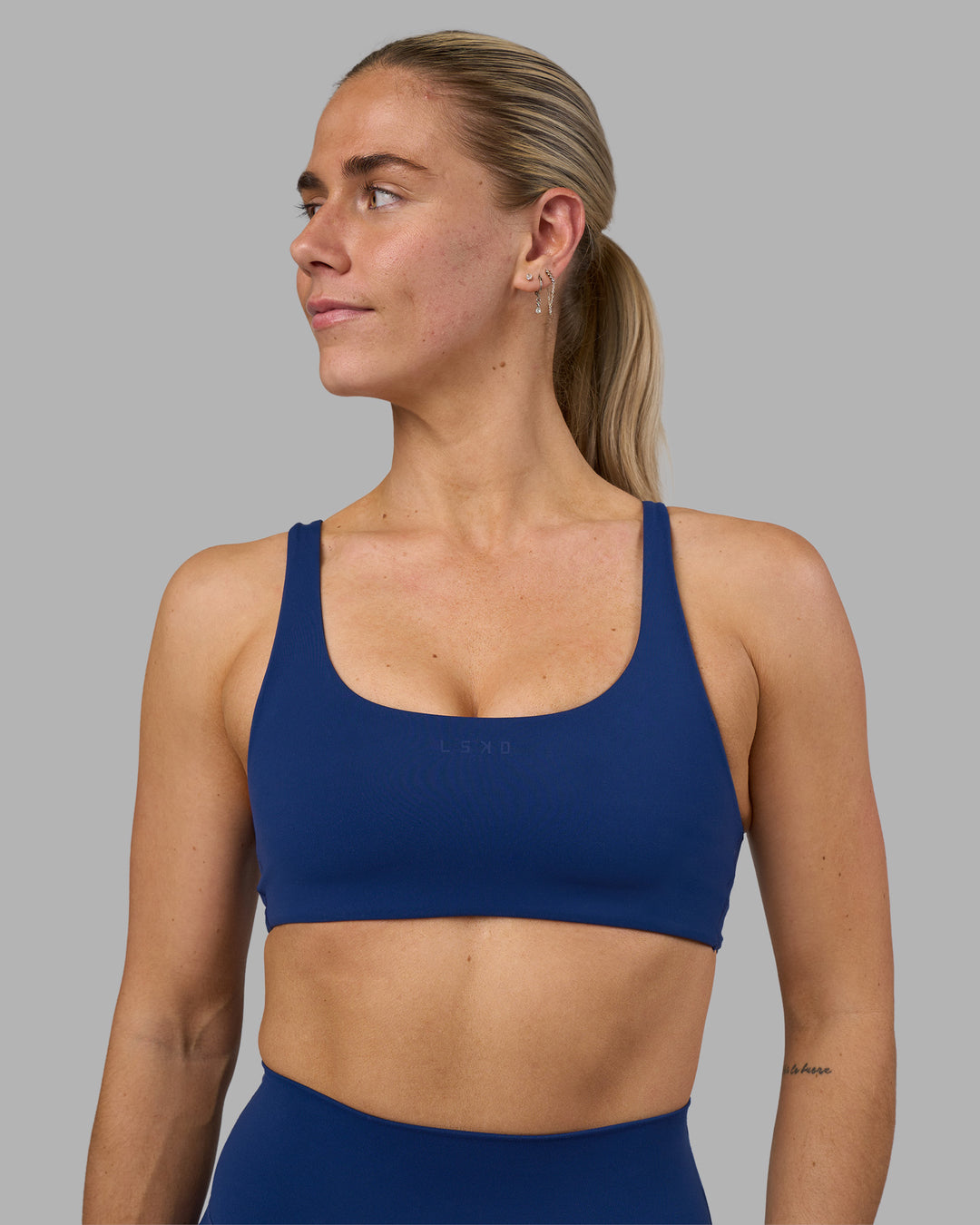 Woman wearing Impulse Reversible Sports Bra - Midnight Blue | Model:Hannah | Size:S - view 8