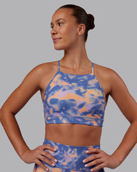 Woman wearing Lift High Neck Sports Bra - Apricot Mist | Model:Charlize | Size:S