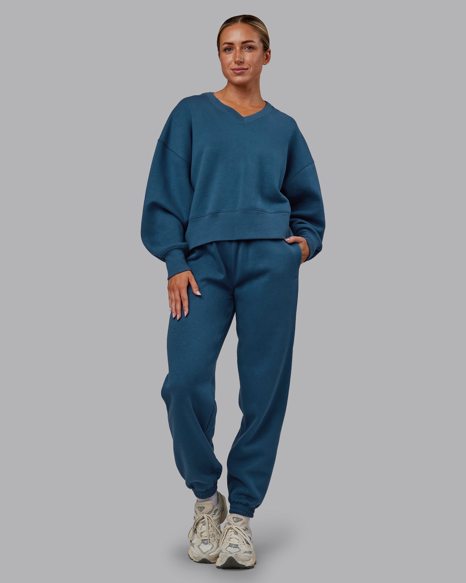 トップス SEA SMC V-NECK OVERSIZED PULLOVER SEA SMC V-NECK OVERSIZED PULLOVER