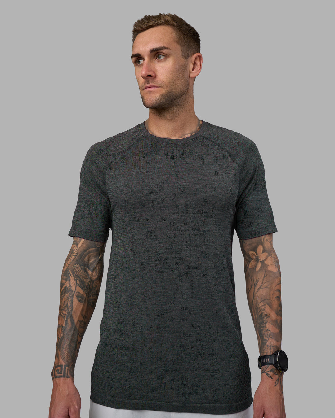 Man wearing AeroFLX+ Seamless Tee - Black Camo-Graphite | Model:Tommy | Size:L
