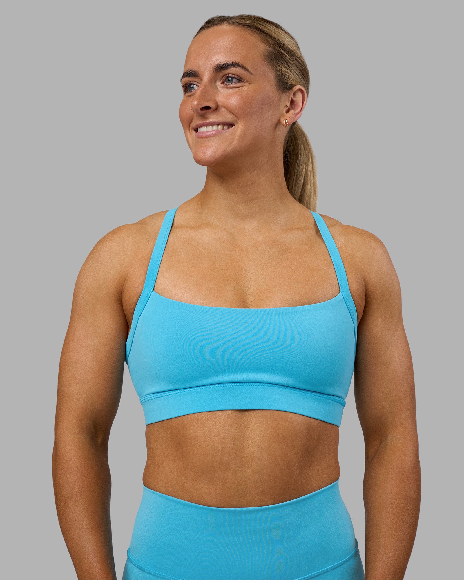 Woman wearing Momentum Sports Bra - Blue Atoll | Model:Georgia | Size:S