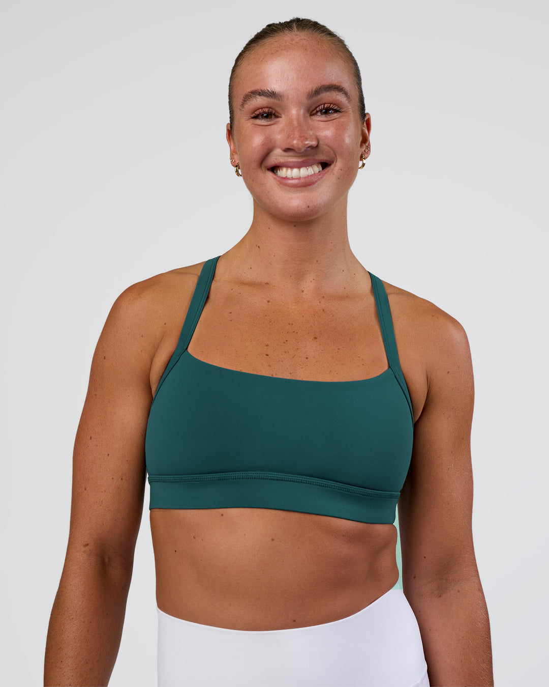 Woman wearing Momentum Sports Bra - Transformative Teal | Model:Sav | Size:S
