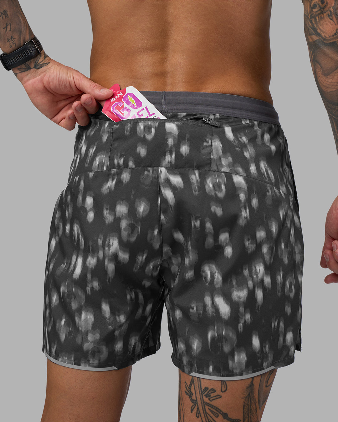 Man wearing Pace 5&quot; Lined Running Short - Markings Dark Storm Print | Model:Tommy | Size:S