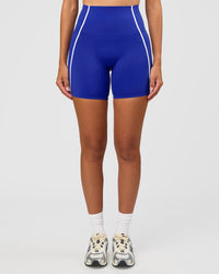Woman wearing Power Ultra High-Rise 6" Short - Electric Indigo | Model:Rhiley | Size:S