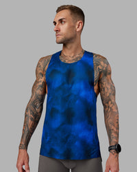 Man wearing Pursuit Training Tank - Fade Print | Model:Tommy | Size:S