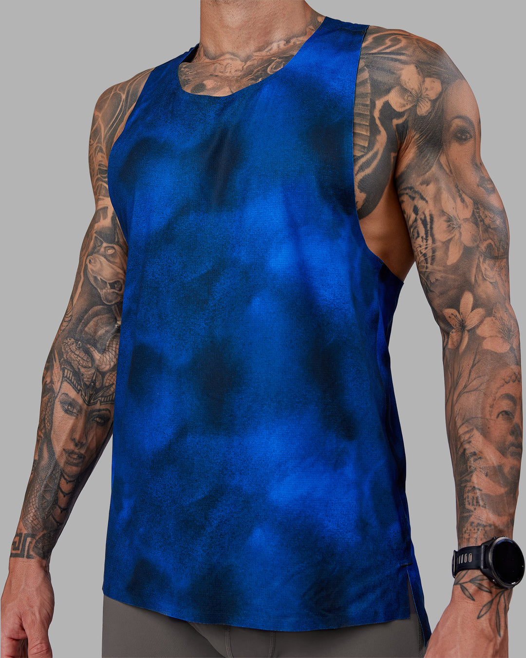 Man wearing Pursuit Training Tank - Fade Print | Model:Tommy | Size:S