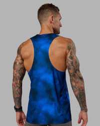 Man wearing Pursuit Training Tank - Fade Print | Model:Tommy | Size:S