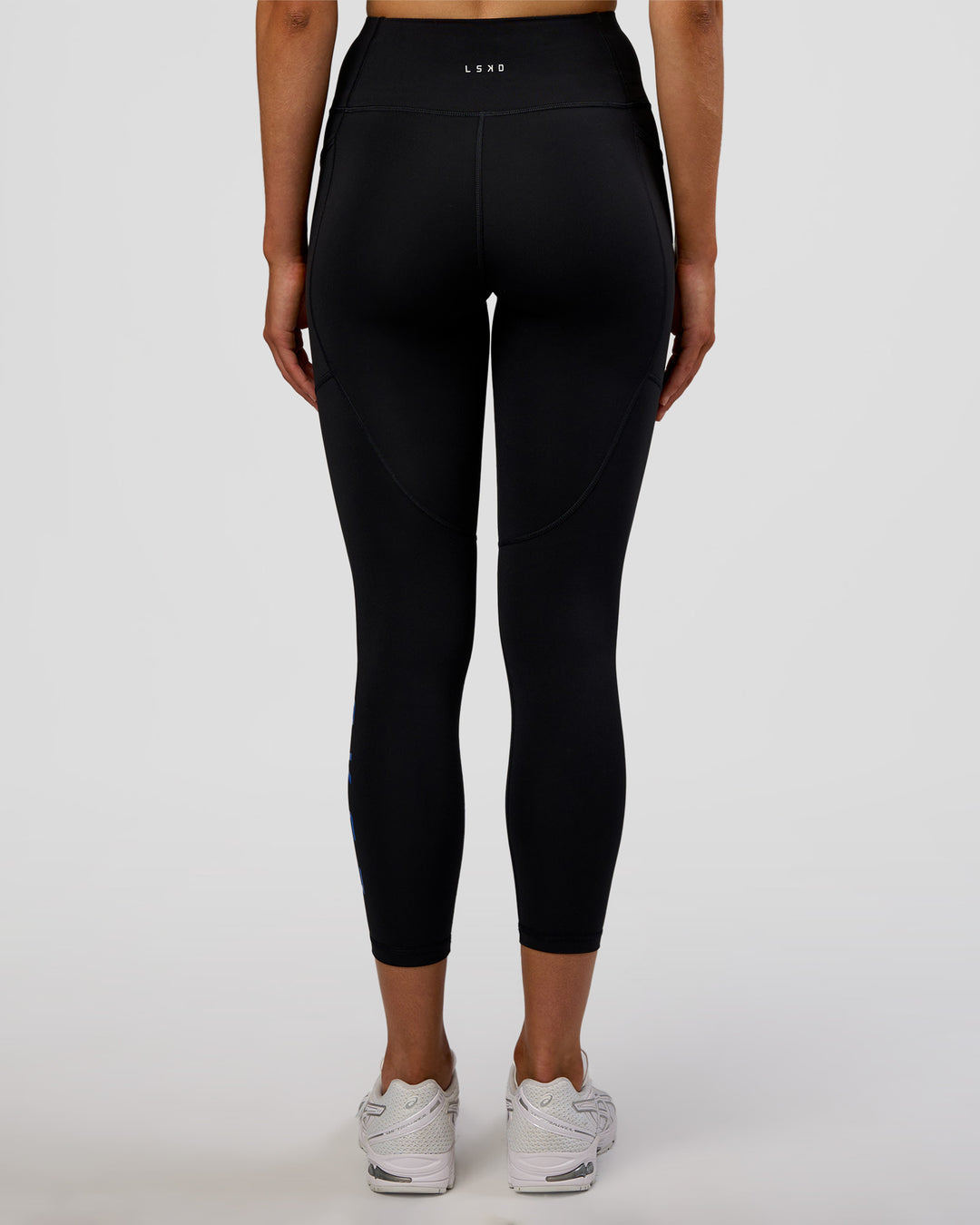 Woman wearing Rep Ultra High-Rise 7/8 Legging Pockets - Black-Electric Indigo | Model:Evie | Size:S