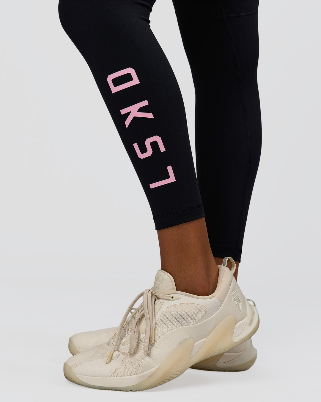 Woman wearing Rep Ultra High-Rise 7/8 Legging Pockets - Black-Marshmallow | Model:Rosie | Size:S