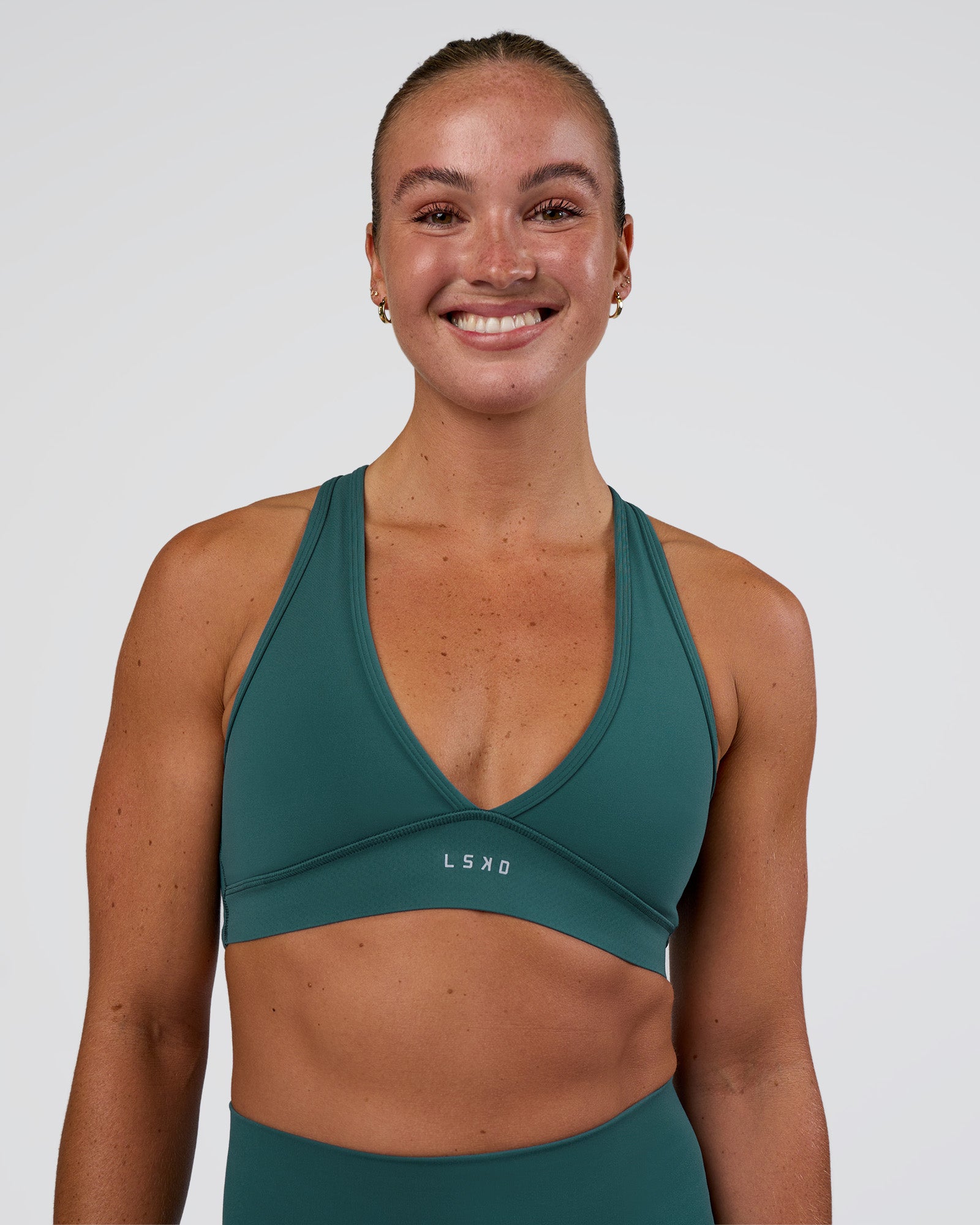 Woman wearing Stamina Sports Bra - Transformative Teal | Set:true | Angle:front | Model:Sav | Size:S