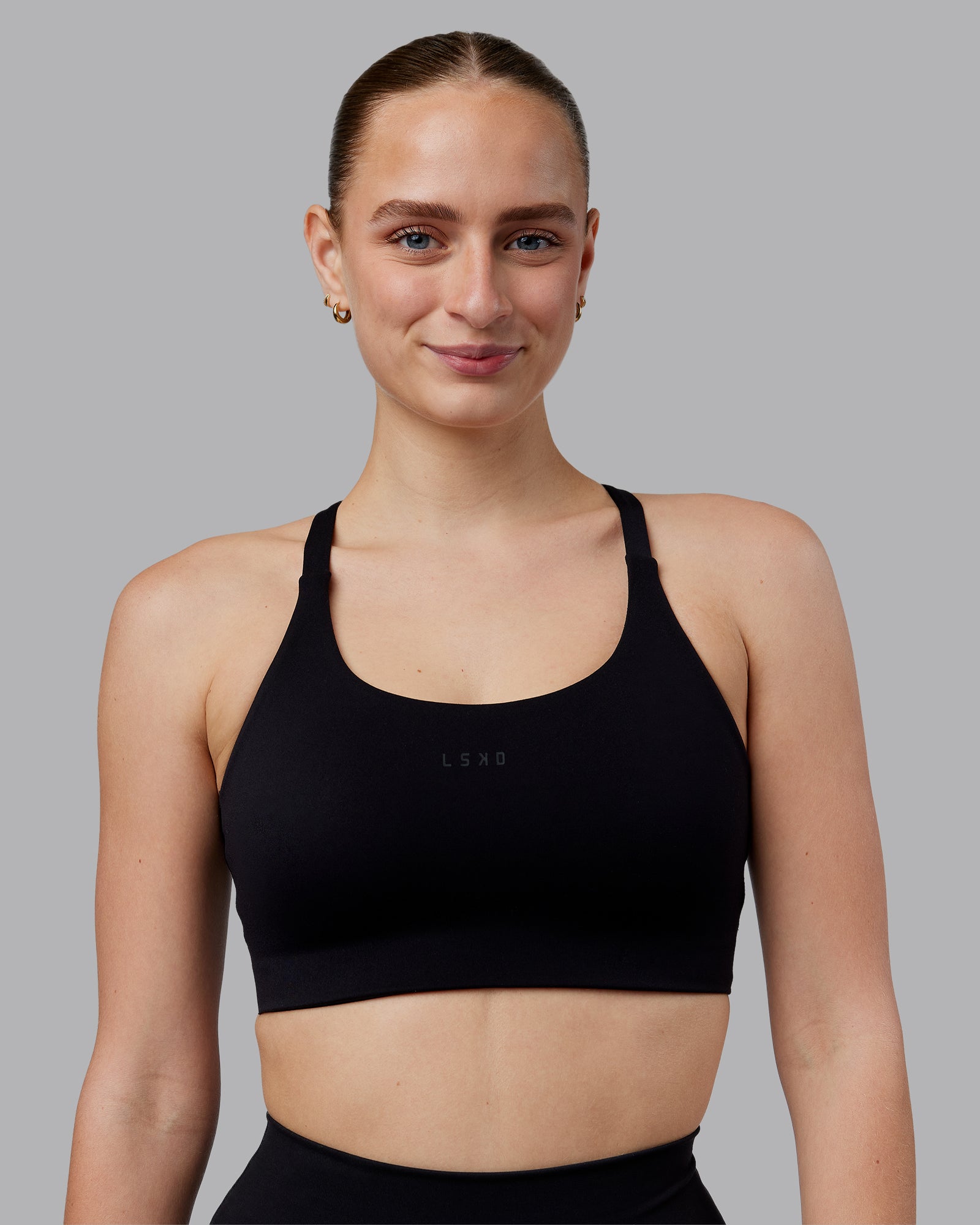 Woman wearing Twist Sports Bra D/DD/E - Black | Model:Lillie | Size:S