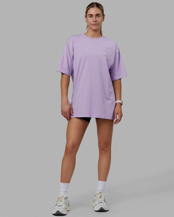 Woman wearing Unisex Endeavour Heavyweight Tee Oversize - Pale Lilac-Impact Orange