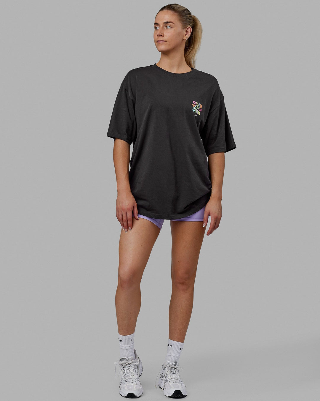 Woman wearing Unisex Good Times Heavyweight Tee Oversize - Phantom-Multi