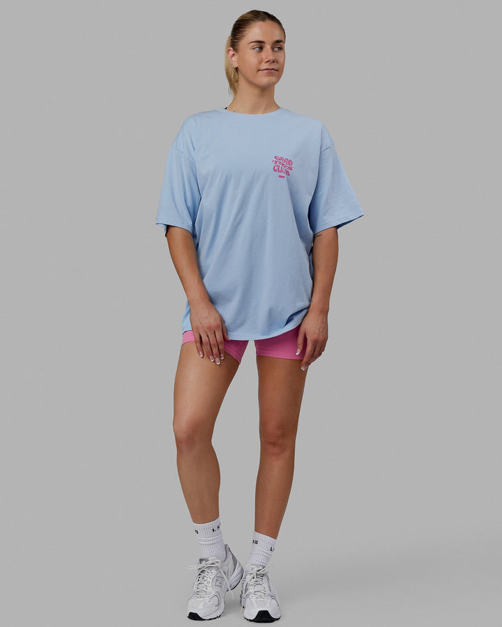 Woman wearing Unisex Good Times Heavyweight Tee Oversize - Windsurfer-Spark Pink