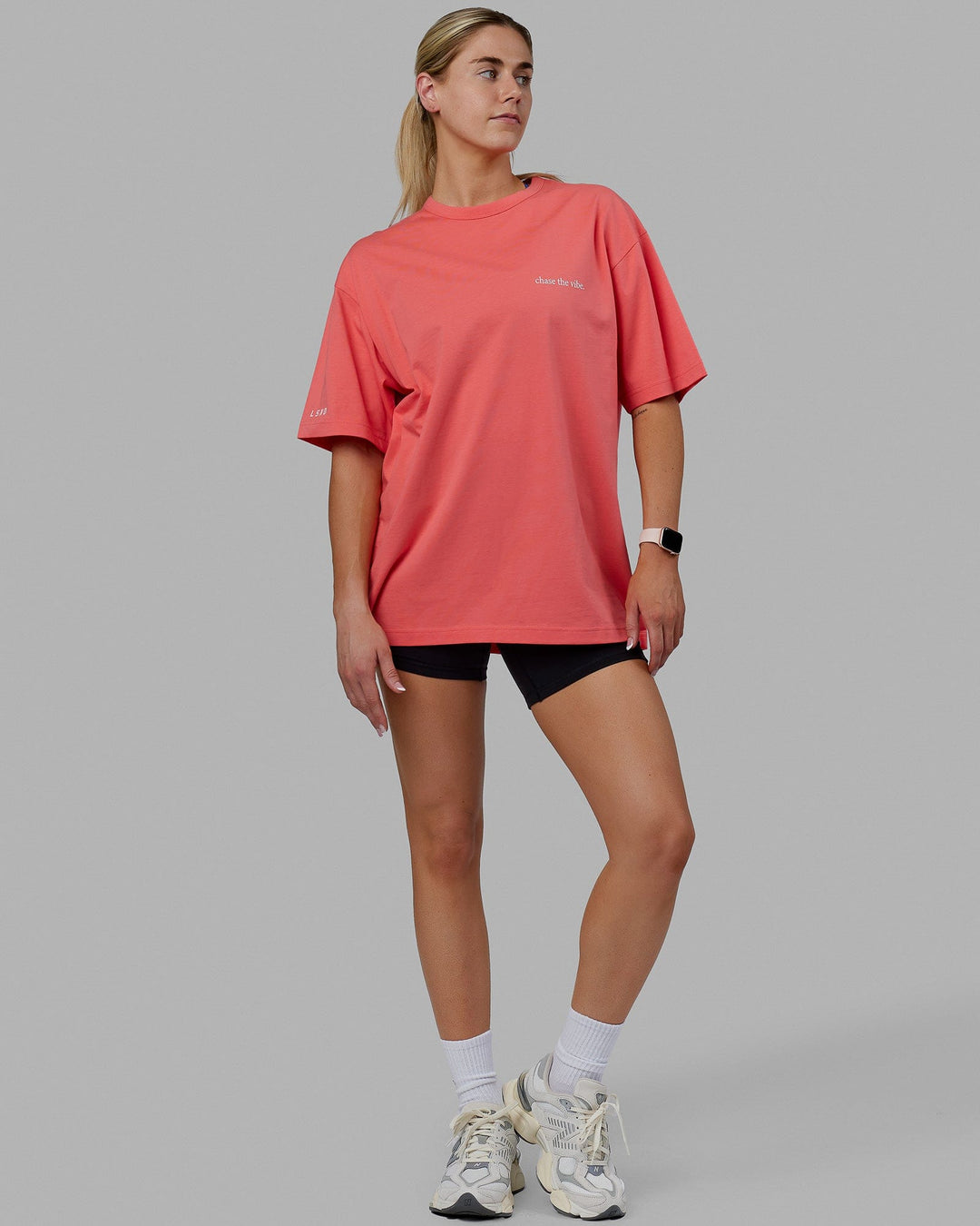 Woman wearing Unisex Taylor Tee Oversize - Coral