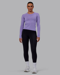 Woman wearing AeroFLX+ Seamless Long Sleeve Tee - Dahlia Purple Marl