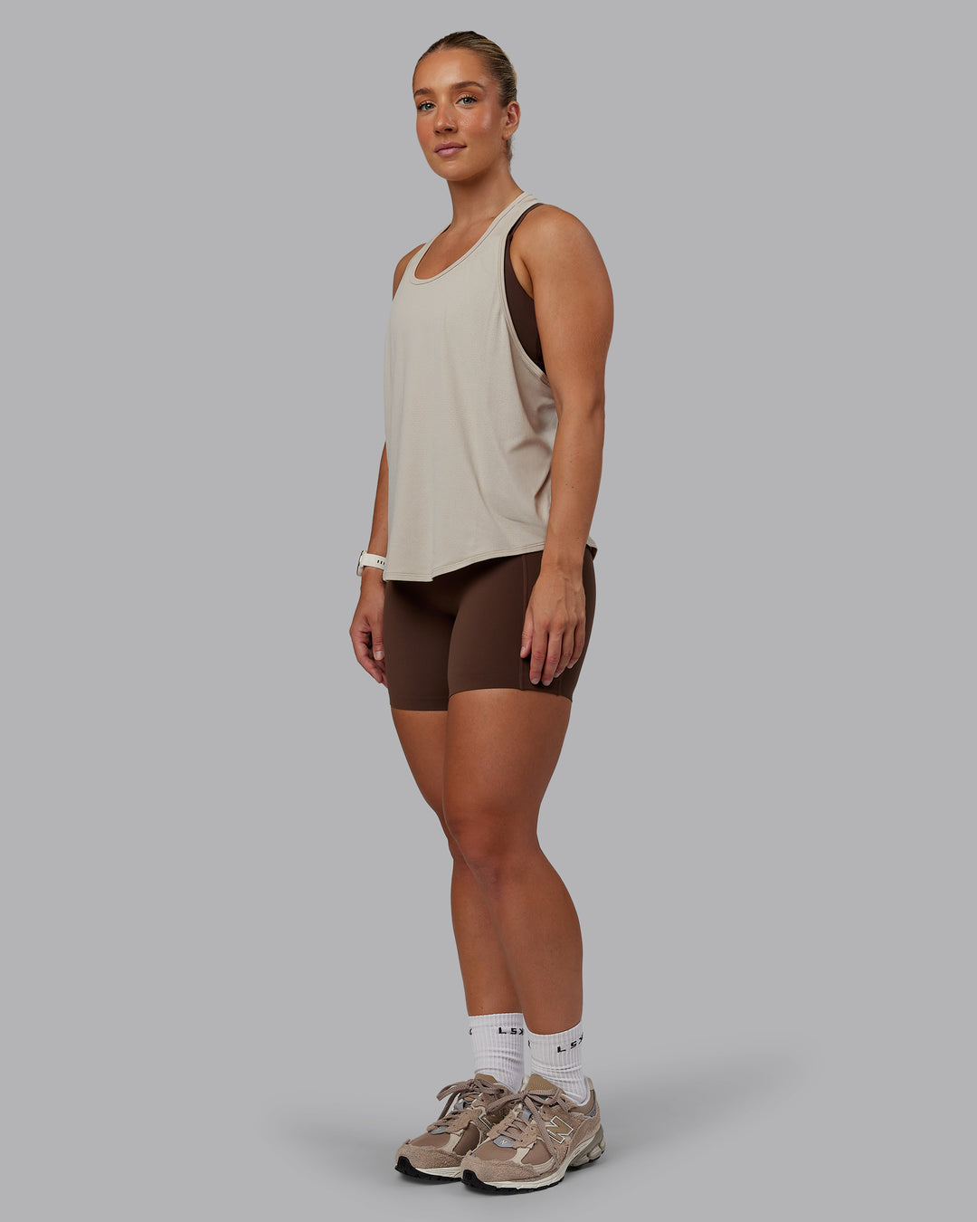 Woman wearing AeroFLX+ Drop Armhole Seamless Tank - Shale Beige | Model:Lyss | Size:S