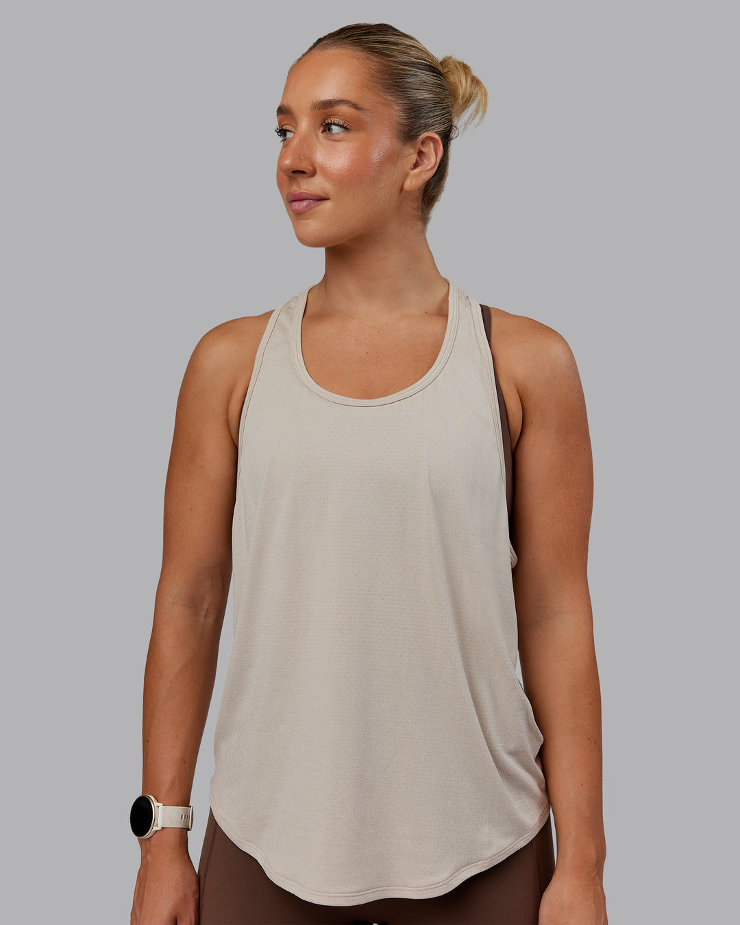 Woman wearing AeroFLX+ Drop Armhole Seamless Tank - Shale Beige | Model:Lyss | Size:S