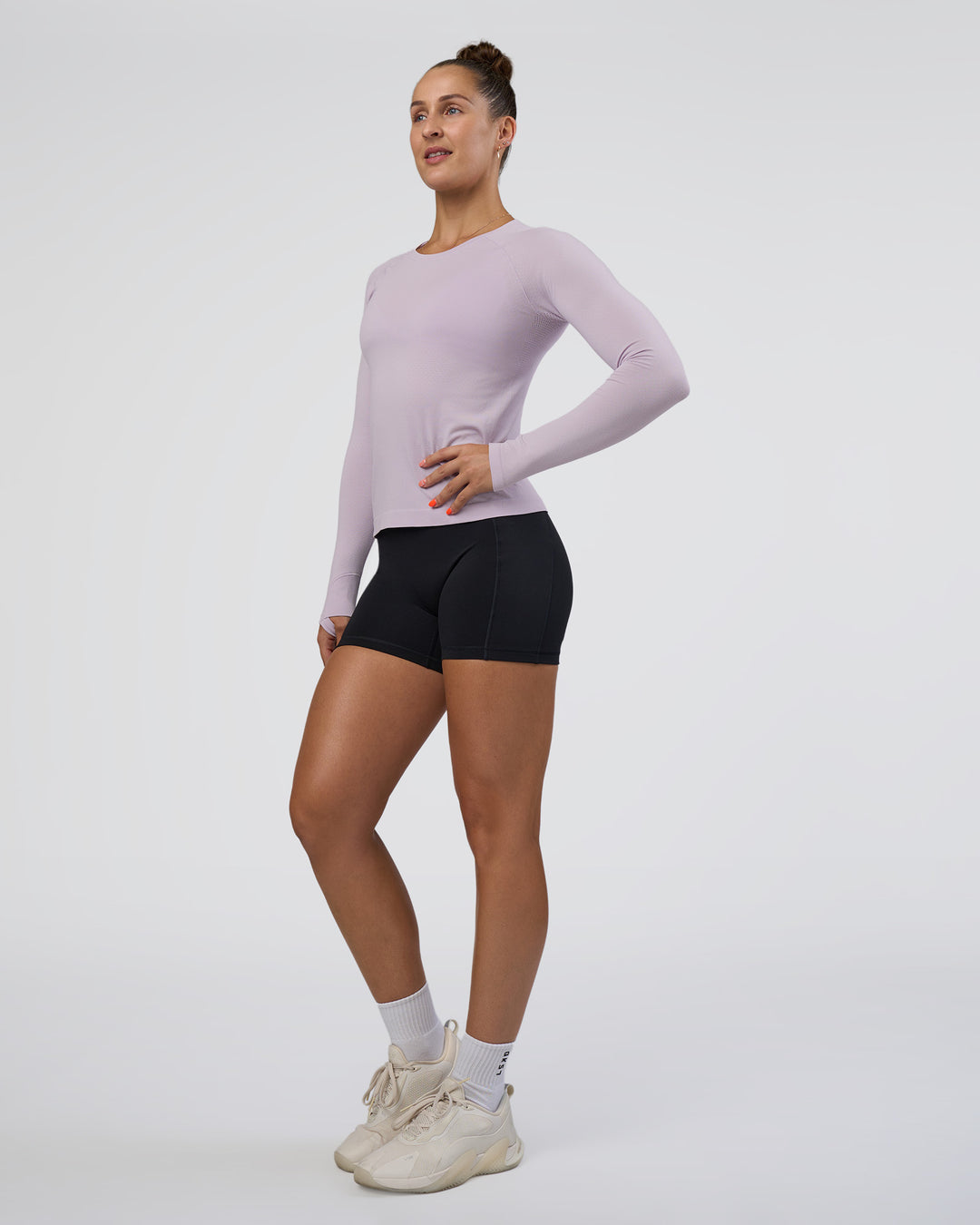 Woman wearing AeroFLX+ Seamless Long Sleeve Tee - Fair Orchid/Fair Orchid | Model:Abbey | Size:S
